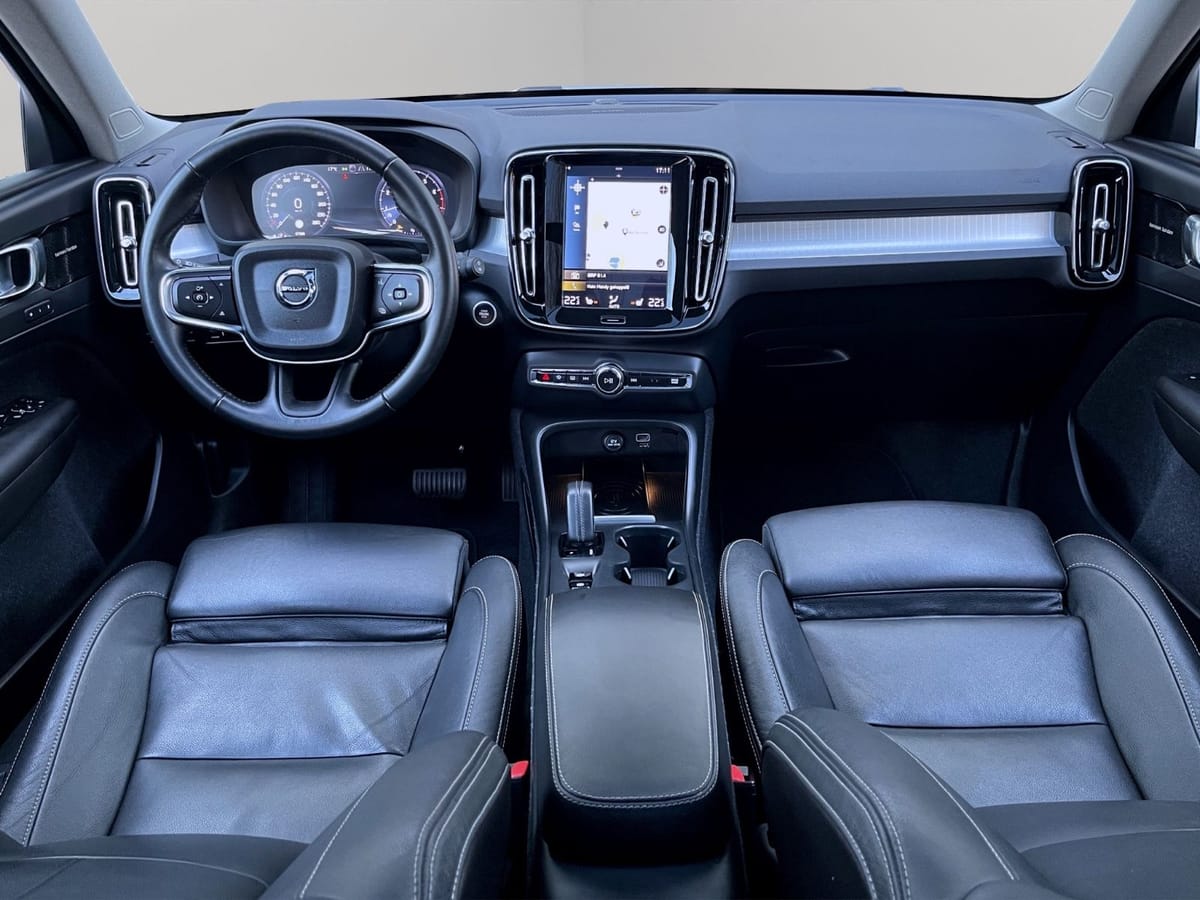 Volvo XC40 2,0 AUTOM AWD PANO STANDHEIZ LEDER foto 16