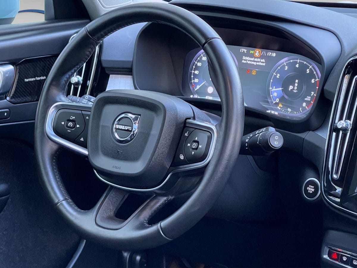 Volvo XC40 2,0 AUTOM AWD PANO STANDHEIZ LEDER foto 17