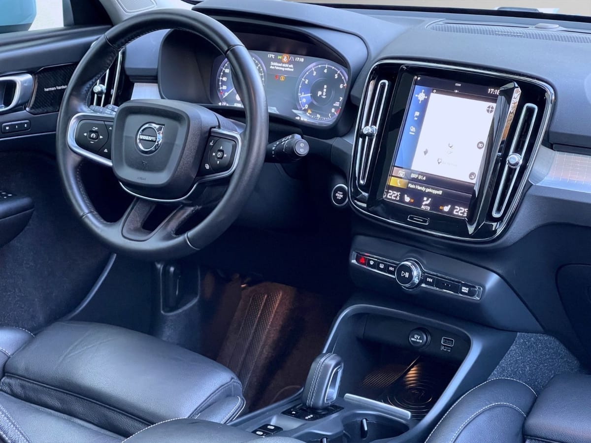 Volvo XC40 2,0 AUTOM AWD PANO STANDHEIZ LEDER foto 18