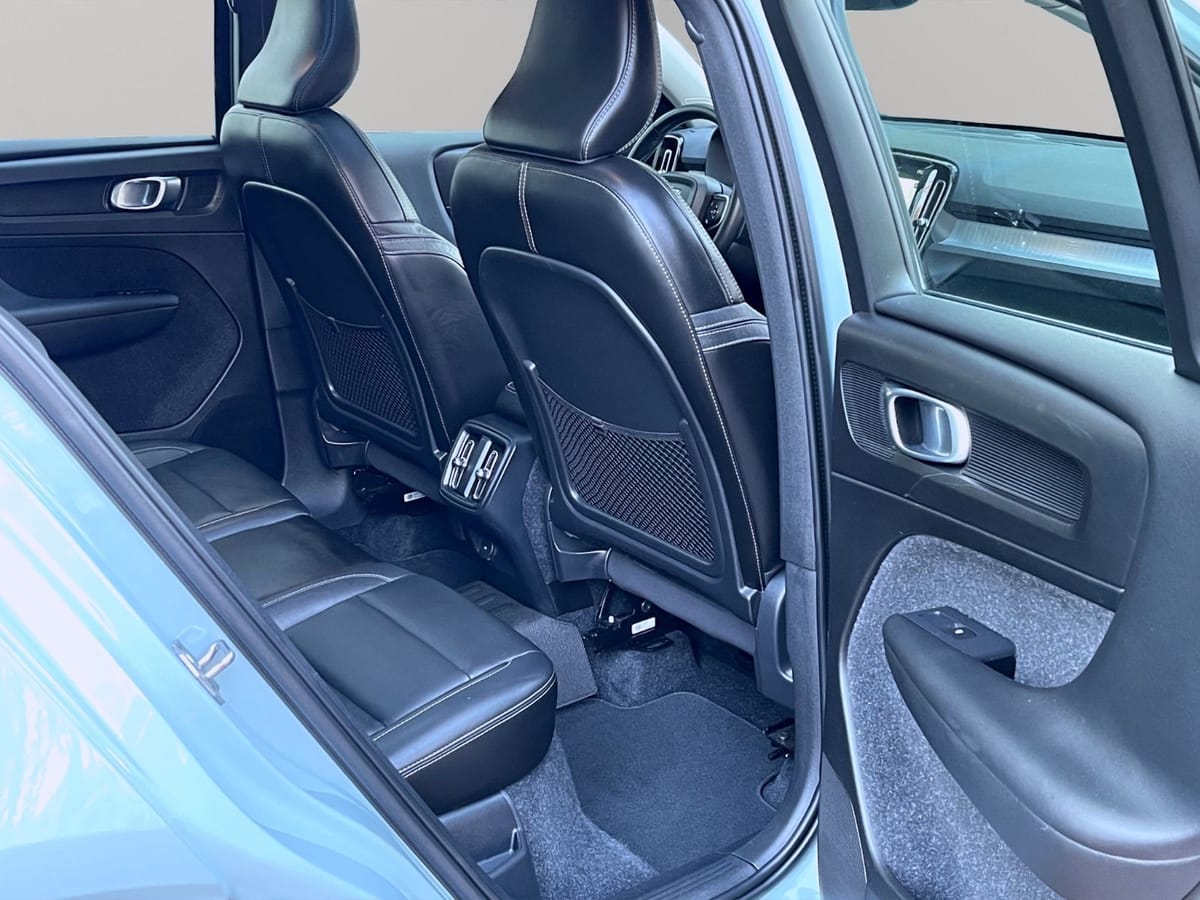 Volvo XC40 2,0 AUTOM AWD PANO STANDHEIZ LEDER foto 20
