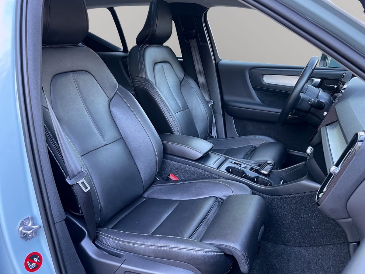 Volvo XC40 2,0 AUTOM AWD PANO STANDHEIZ LEDER foto 22