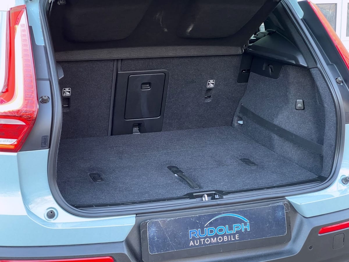 Volvo XC40 2,0 AUTOM AWD PANO STANDHEIZ LEDER foto 25