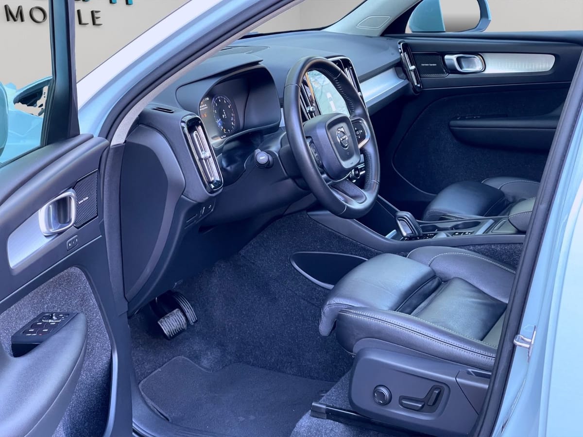 Volvo XC40 2,0 AUTOM AWD PANO STANDHEIZ LEDER foto 9