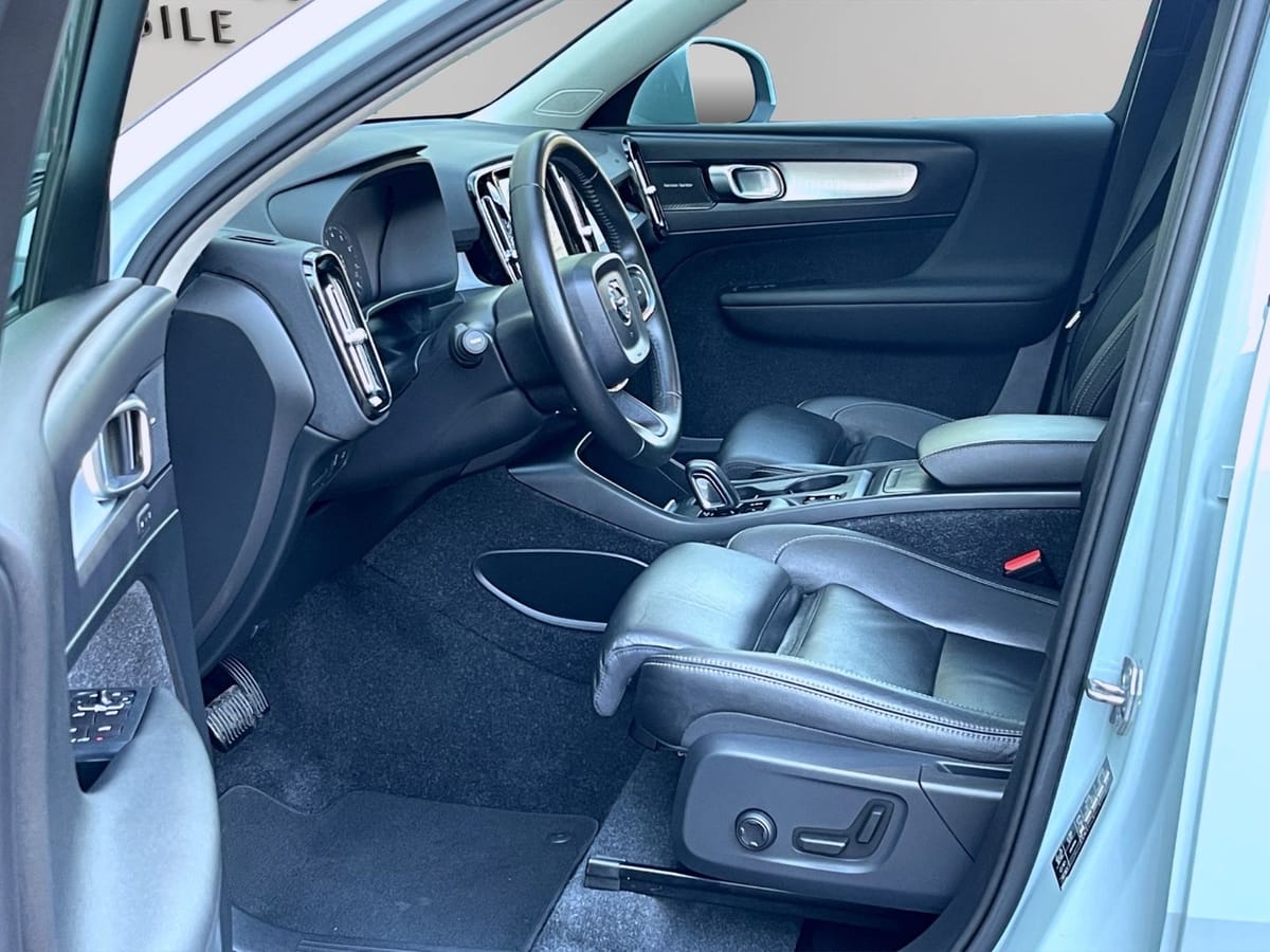 Volvo XC40 2,0 AUTOM AWD PANO STANDHEIZ LEDER foto 10