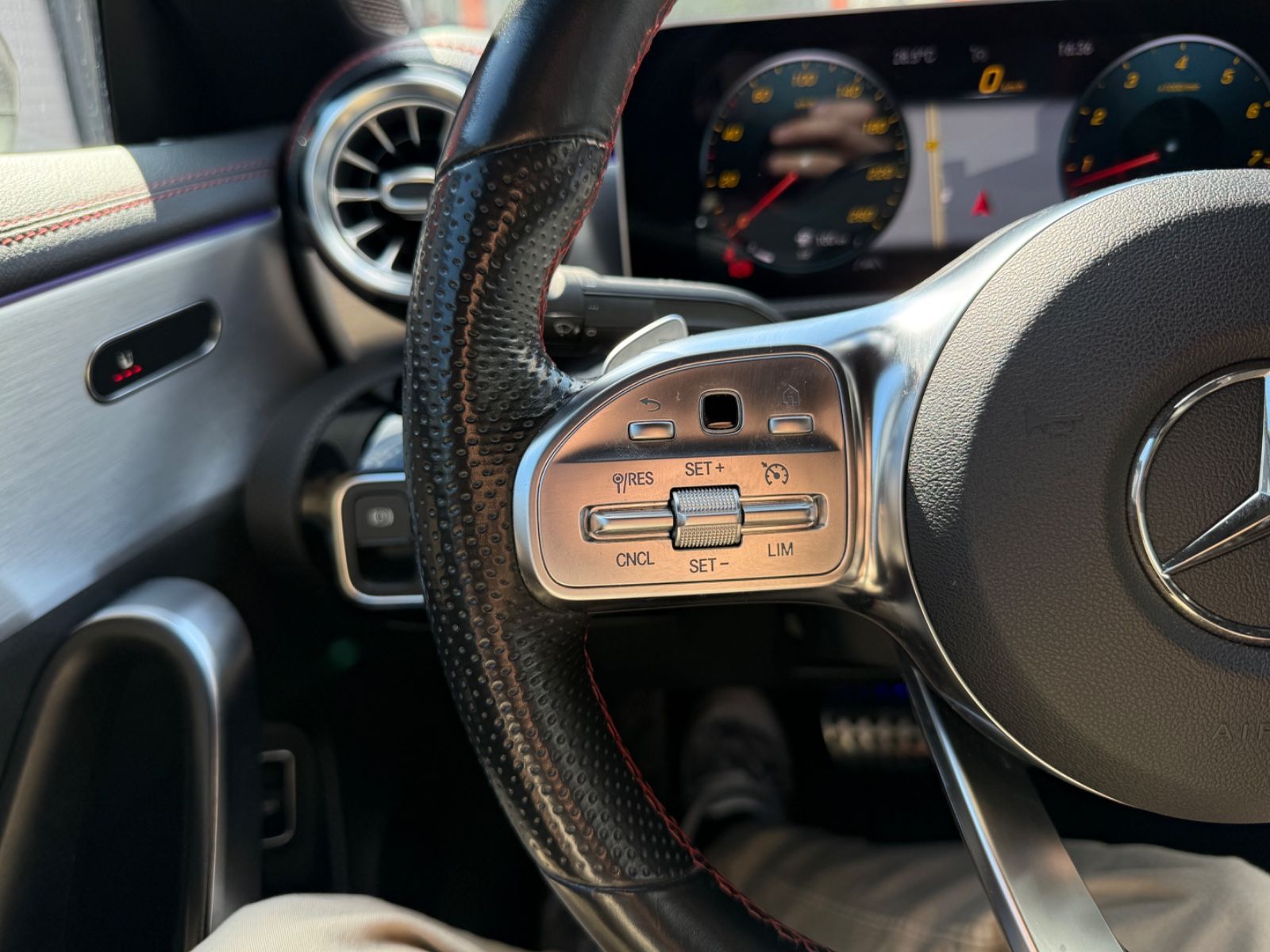 Mercedes-Benz CLA 220 /4Matic/AMG Line/LED/RFK/MBUX/Keyless foto 18