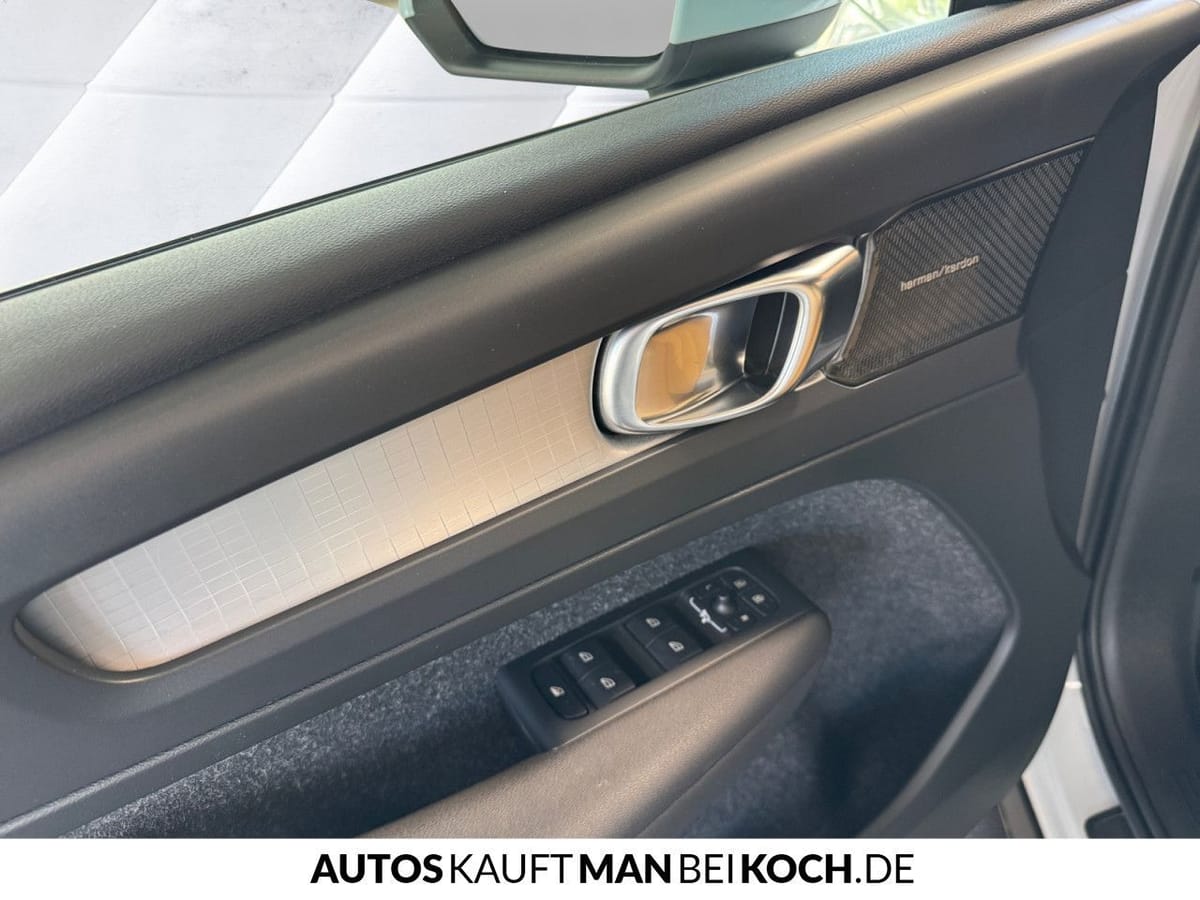 Volvo XC40 D4 AWD Momentum Pro LED NAVI LEDER H K AHK! foto 14