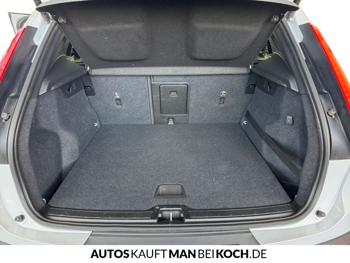 Volvo XC40 D4 AWD Momentum Pro LED NAVI LEDER H K AHK! foto 15