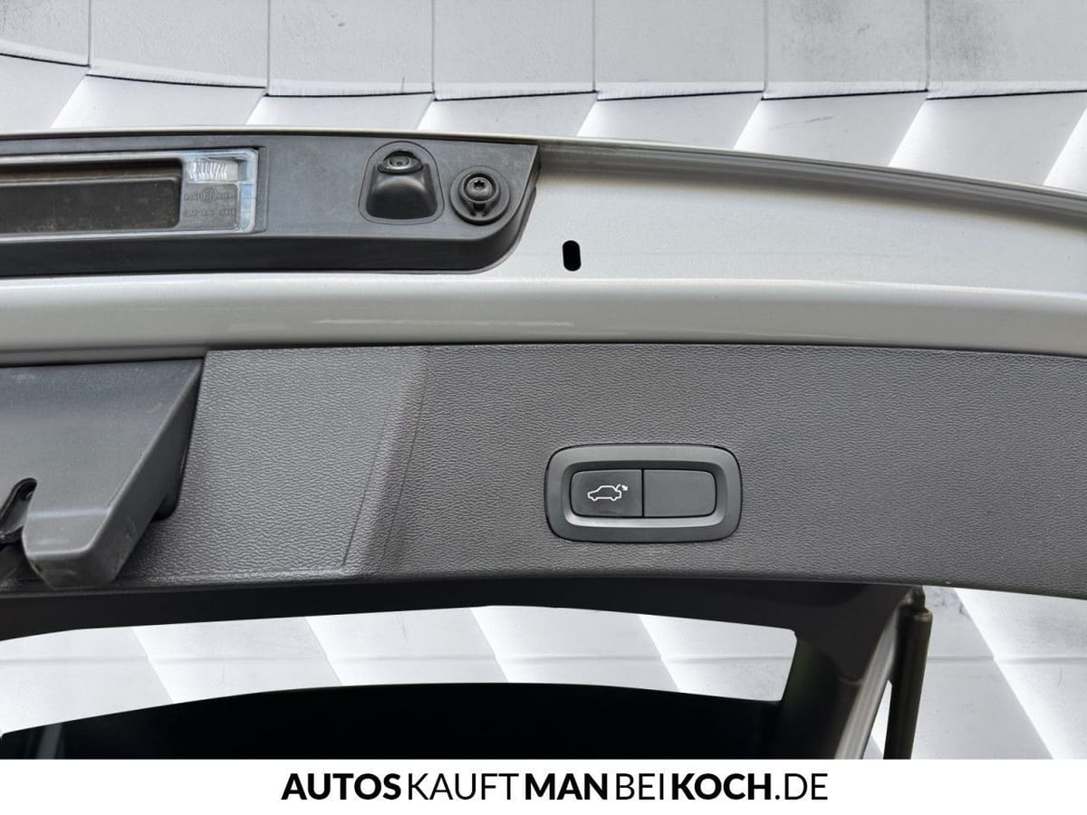 Volvo XC40 D4 AWD Momentum Pro LED NAVI LEDER H K AHK! foto 17