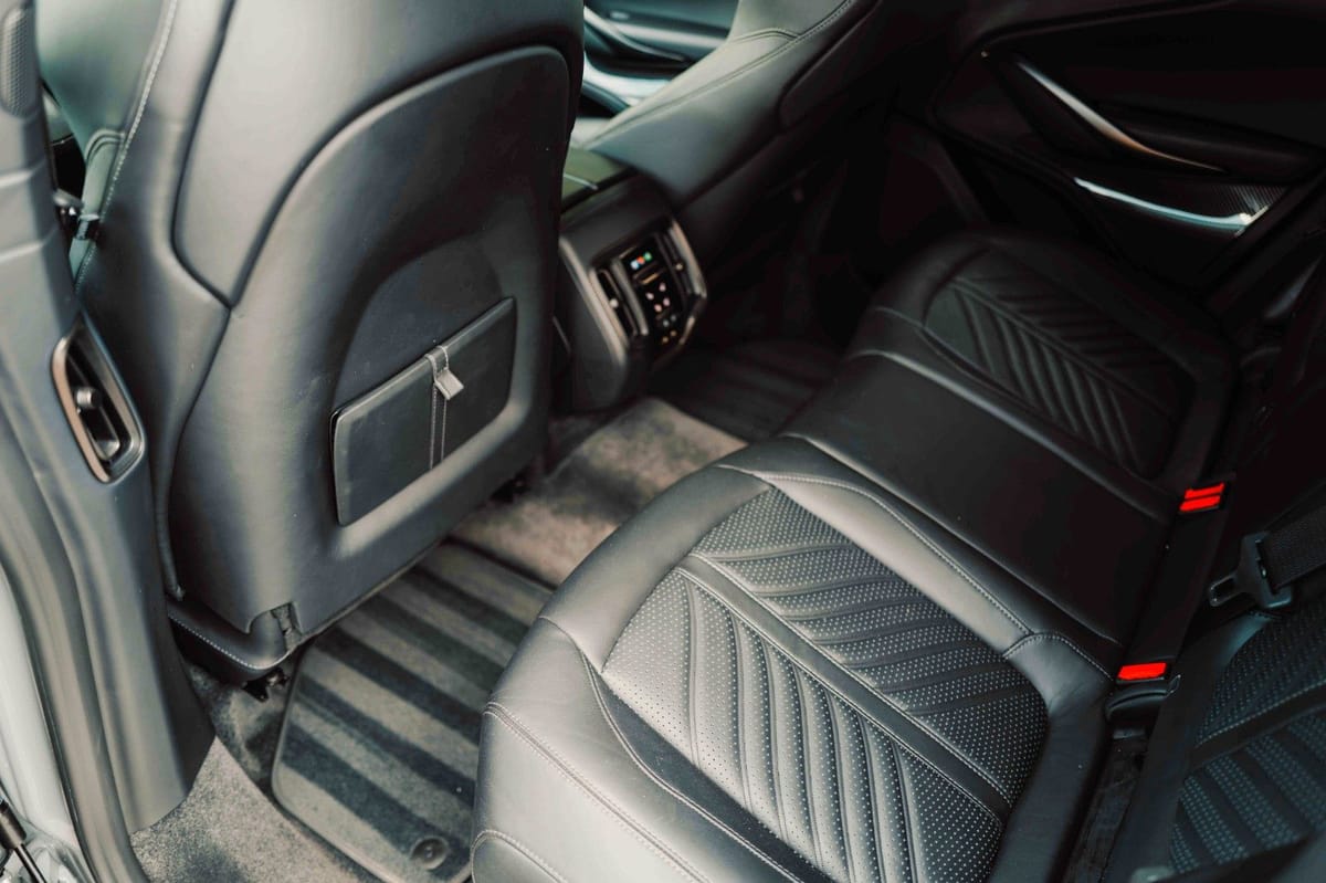 Aston Martin DBX 707 Keramik+Carbon+Pano foto 19