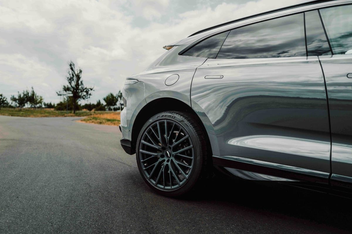 Aston Martin DBX 707 Keramik+Carbon+Pano foto 7
