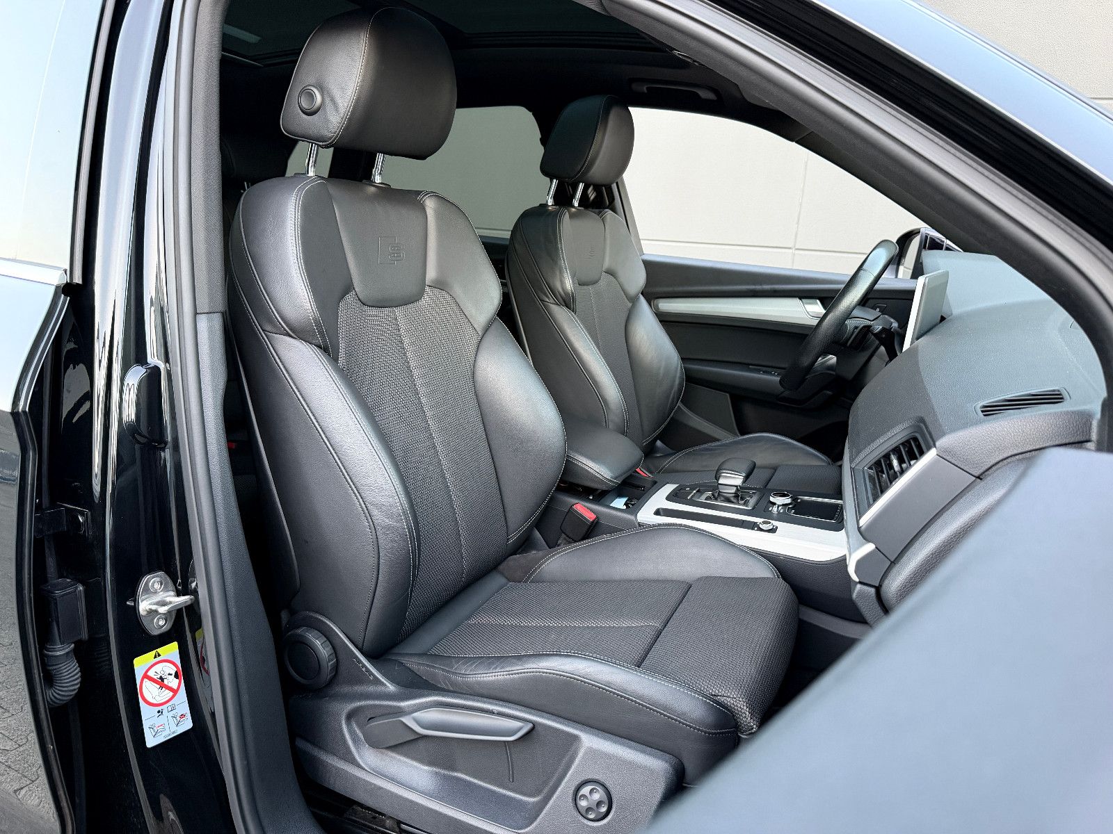 Audi Q5 40 TDI quattro 3x S line *Panorama* Rkam AHK foto 23