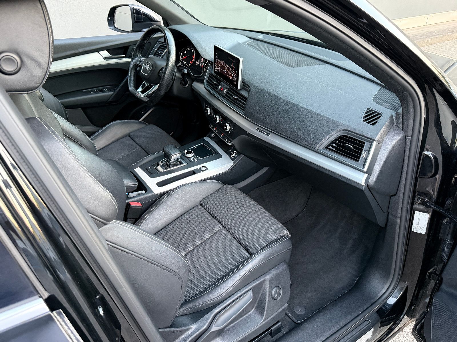 Audi Q5 40 TDI quattro 3x S line *Panorama* Rkam AHK foto 24