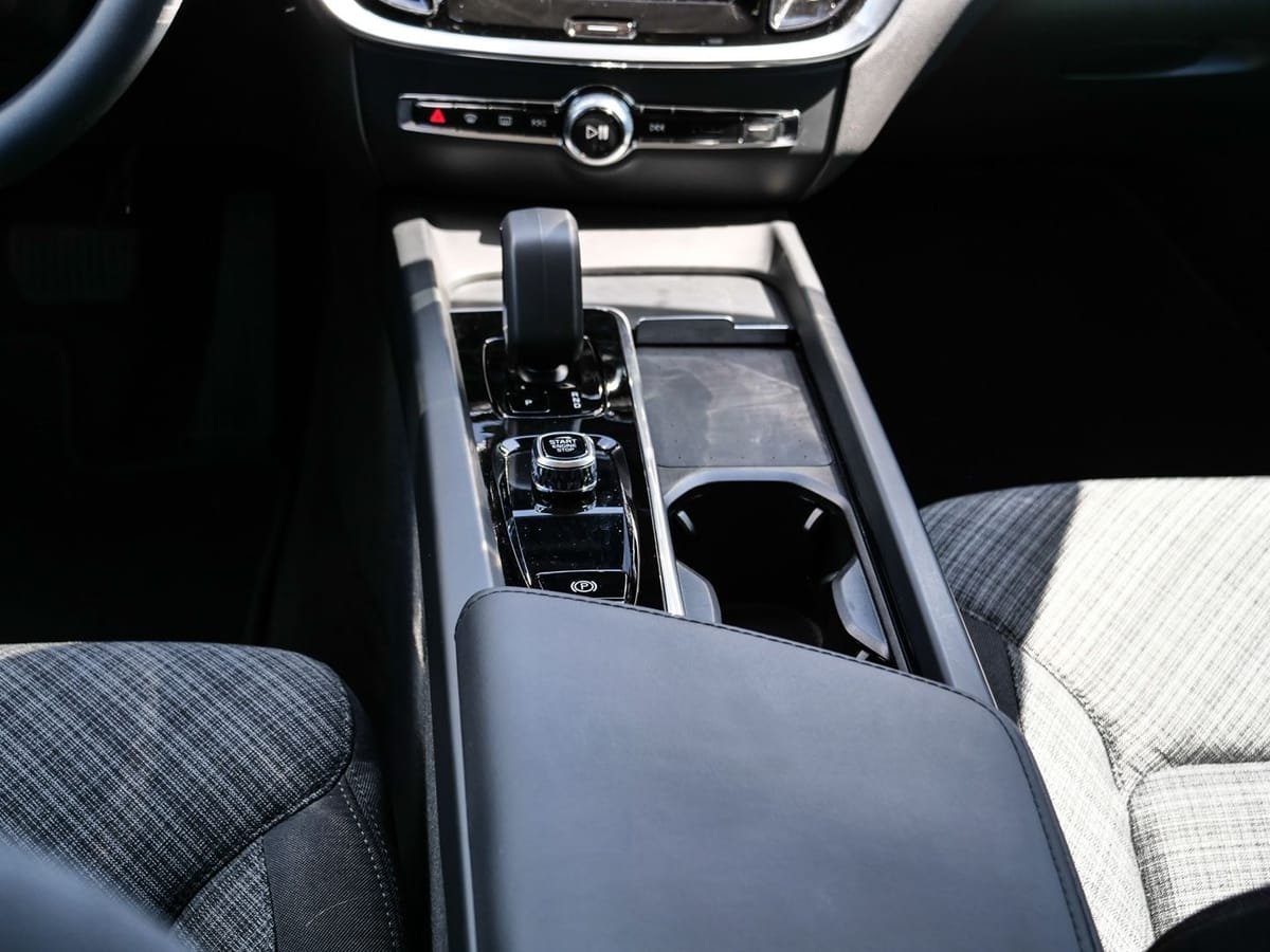 Volvo V60 Kombi Core Digitales Cockpit Soundsystem LED foto 11