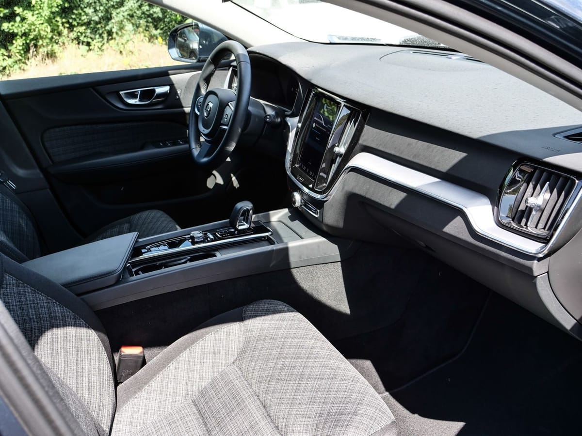 Volvo V60 Kombi Core Digitales Cockpit Soundsystem LED foto 12