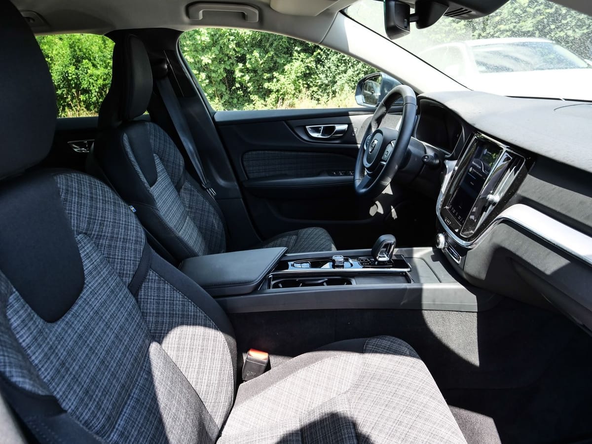 Volvo V60 Kombi Core Digitales Cockpit Soundsystem LED foto 13