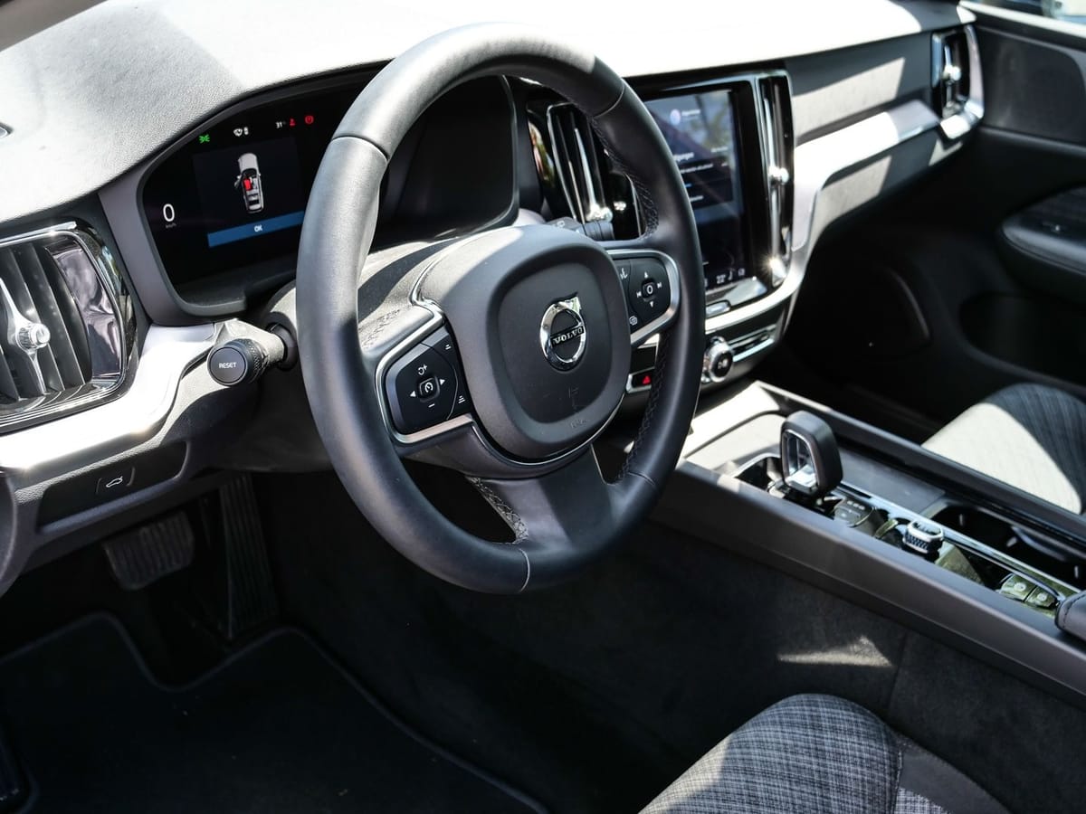 Volvo V60 Kombi Core Digitales Cockpit Soundsystem LED foto 5