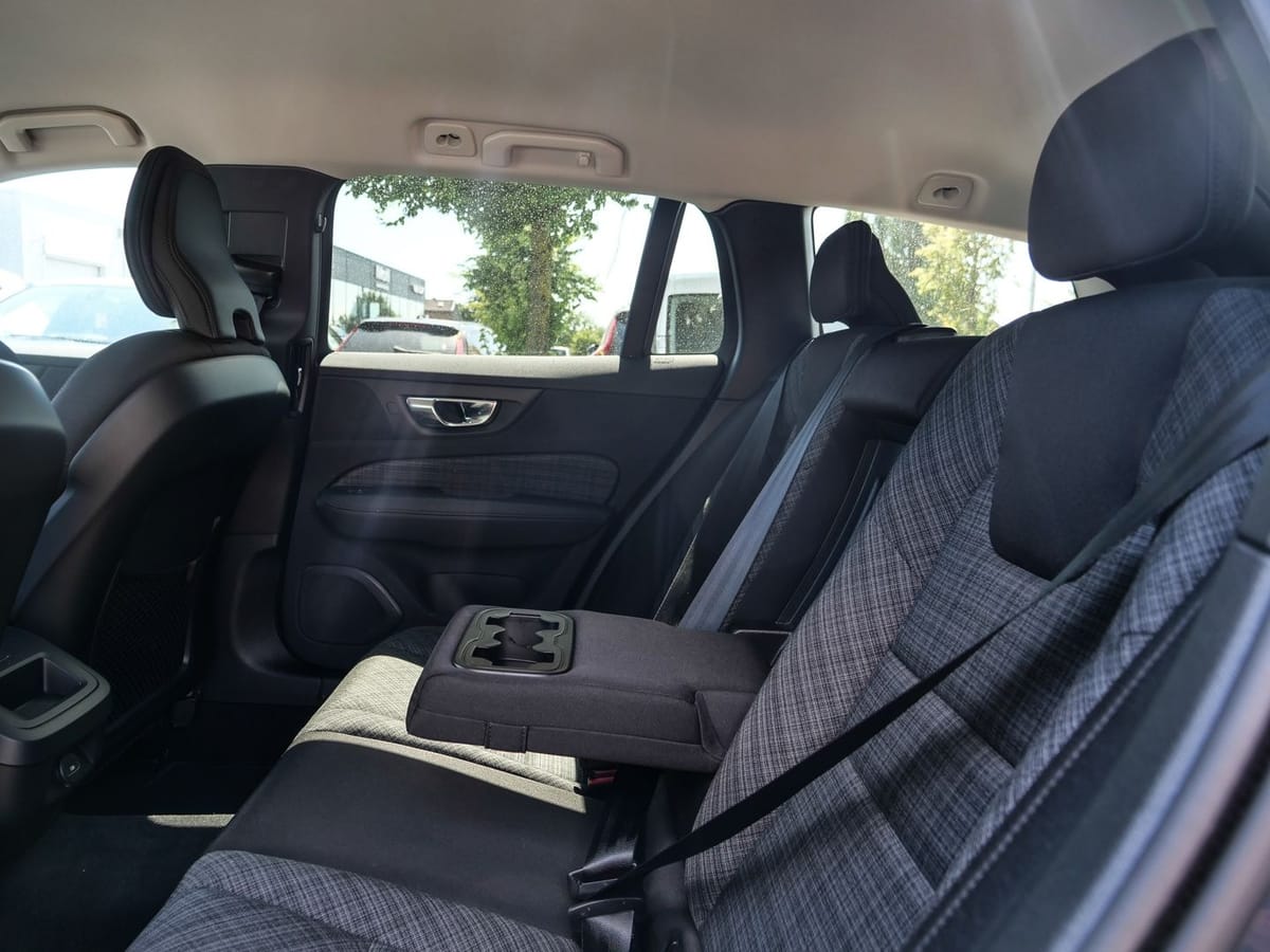Volvo V60 Kombi Core Digitales Cockpit Soundsystem LED foto 8