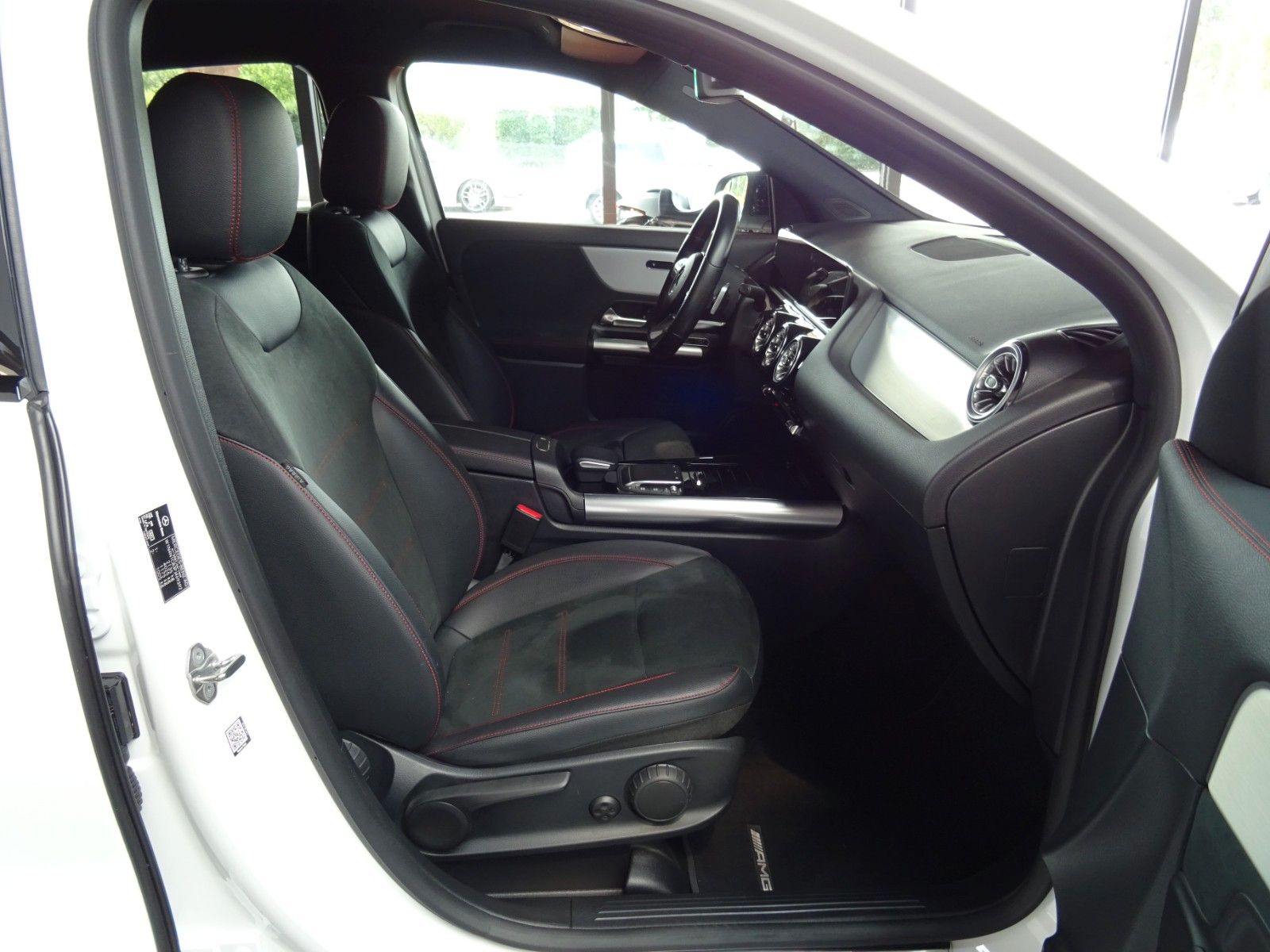 Mercedes-Benz GLA 200 d AMG line/Navi/LED/PDC+Kamera/AHK/Night foto 12
