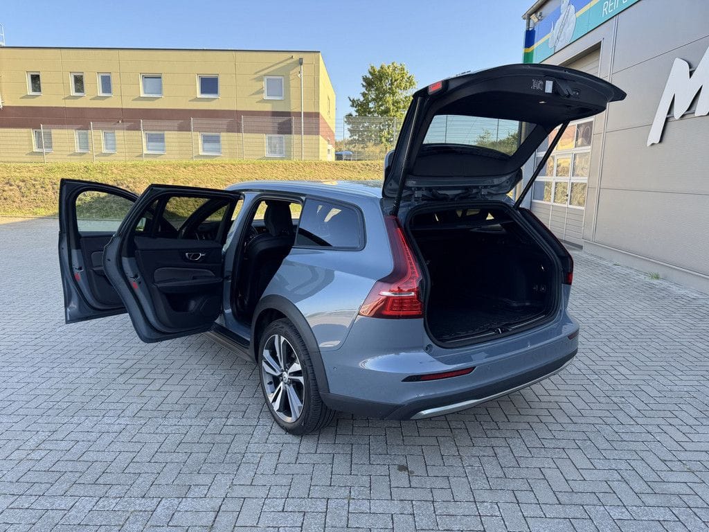 Volvo V60 Cross Country B5 AWD PLUS KAMERA H K STANDHZ foto 14
