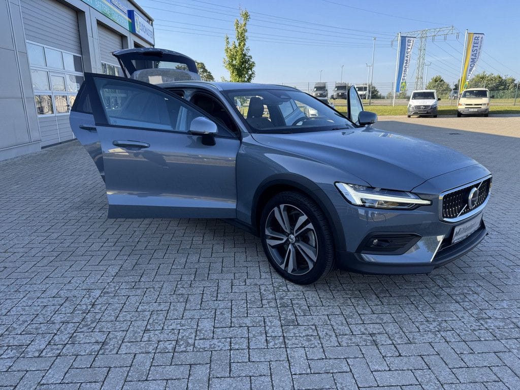 Volvo V60 Cross Country B5 AWD PLUS KAMERA H K STANDHZ foto 10