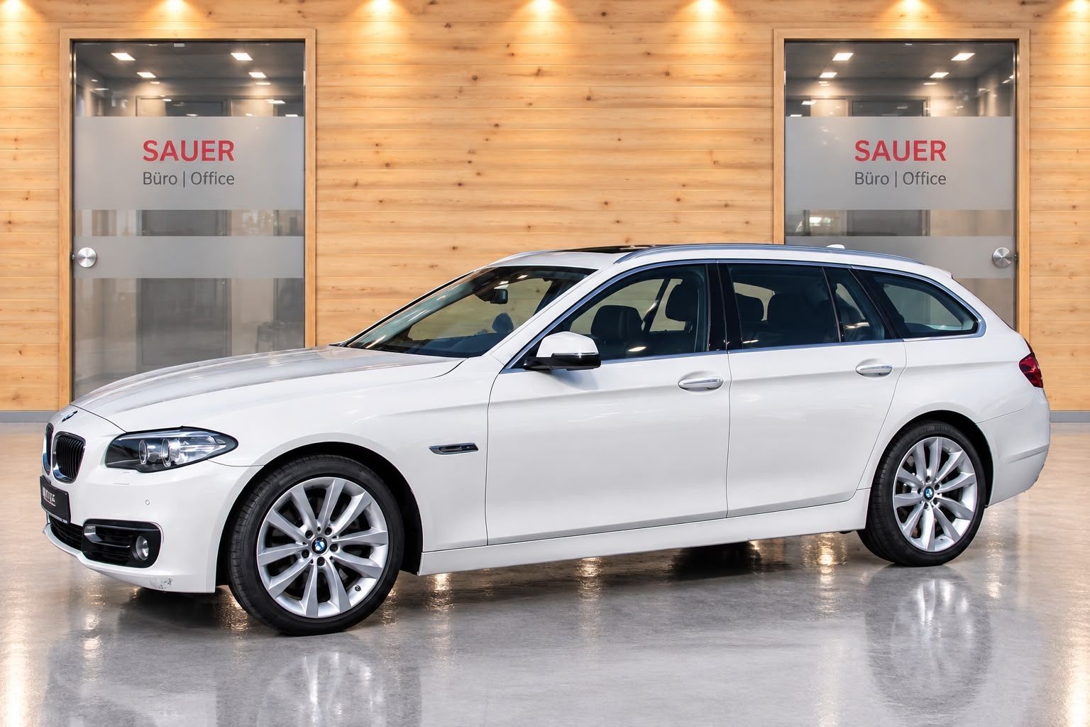 BMW 535d Touring Luxury Panorama BMW Scheckheft foto 3