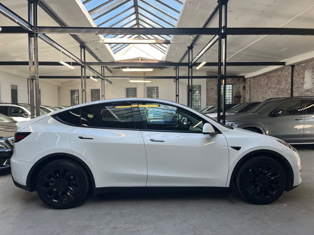Tesla Model Y Long Range RWD foto 2