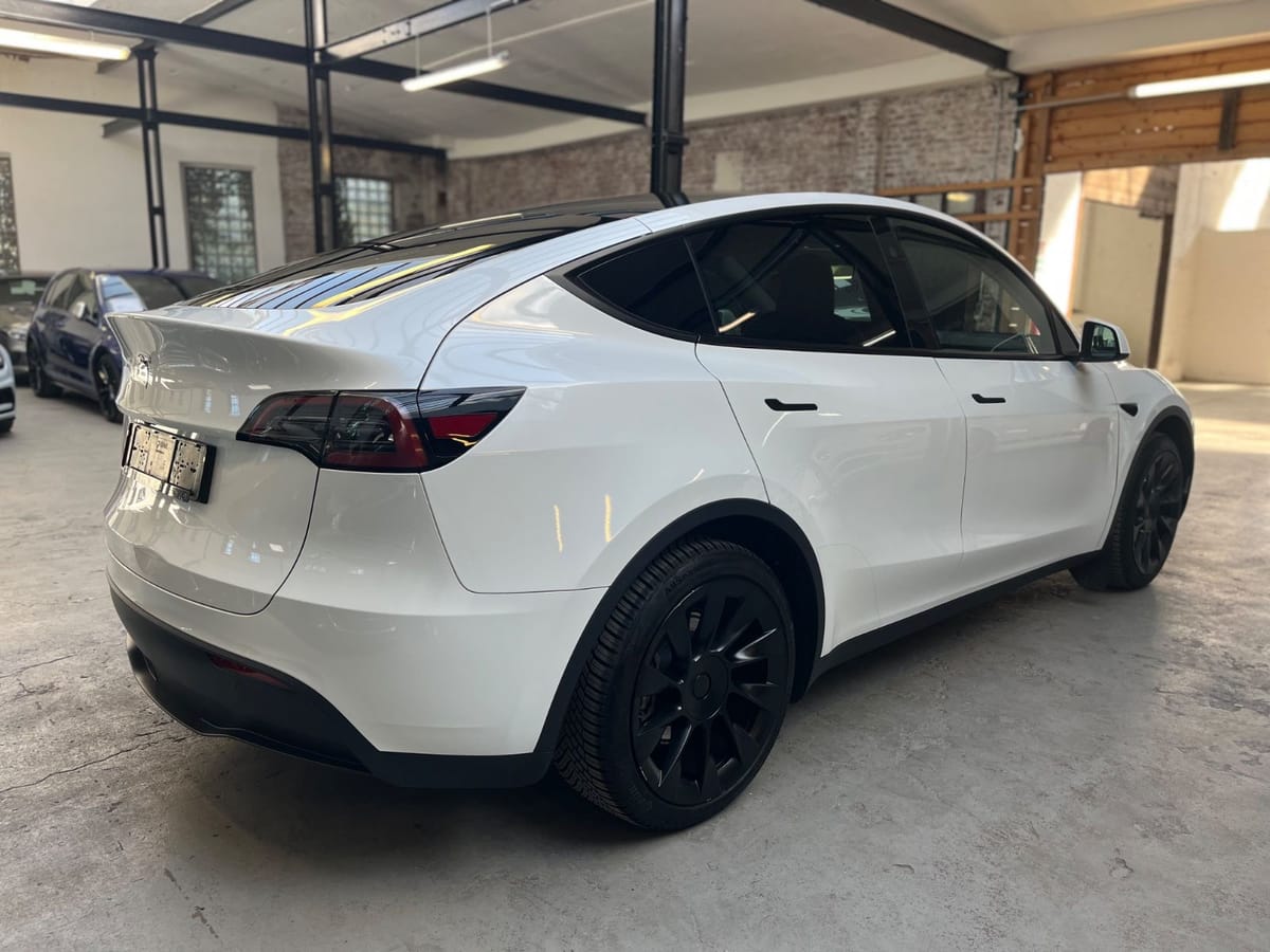 Tesla Model Y Long Range RWD foto 3