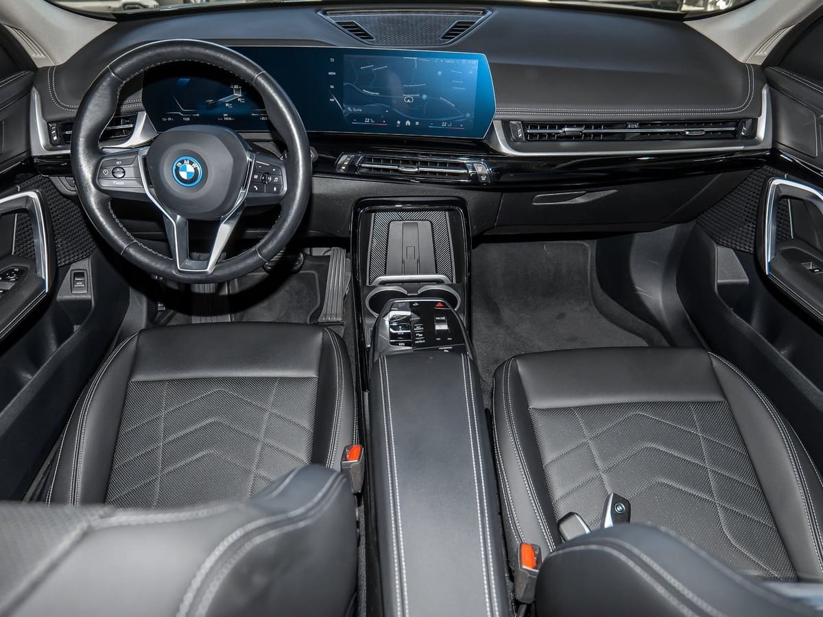 BMW iX1 eDrive20 xLine LC Plus AHK Kamera Standh. Hi foto 3