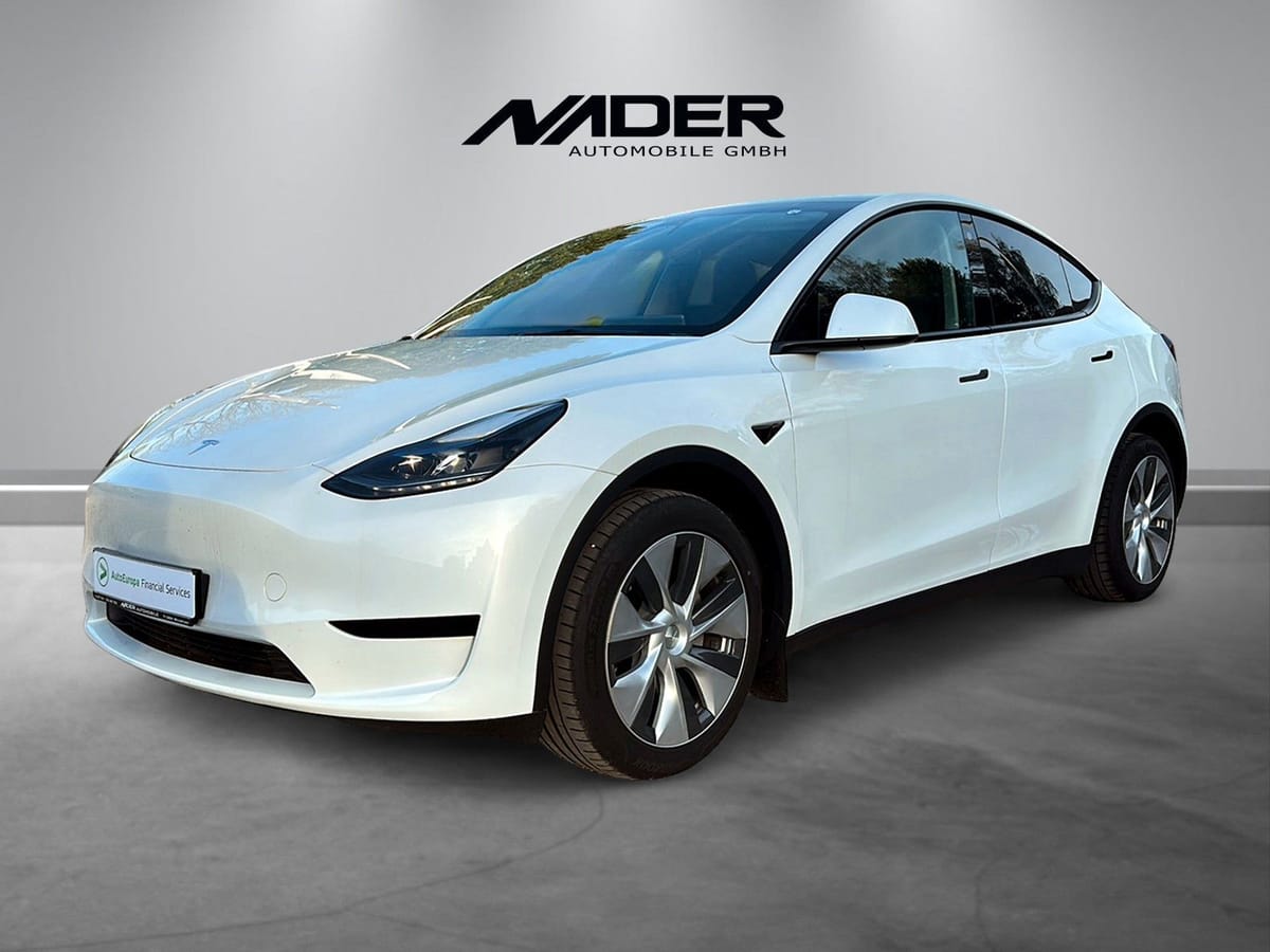 Tesla Model Y RWD Autopilot Panorama Wärmepumpe