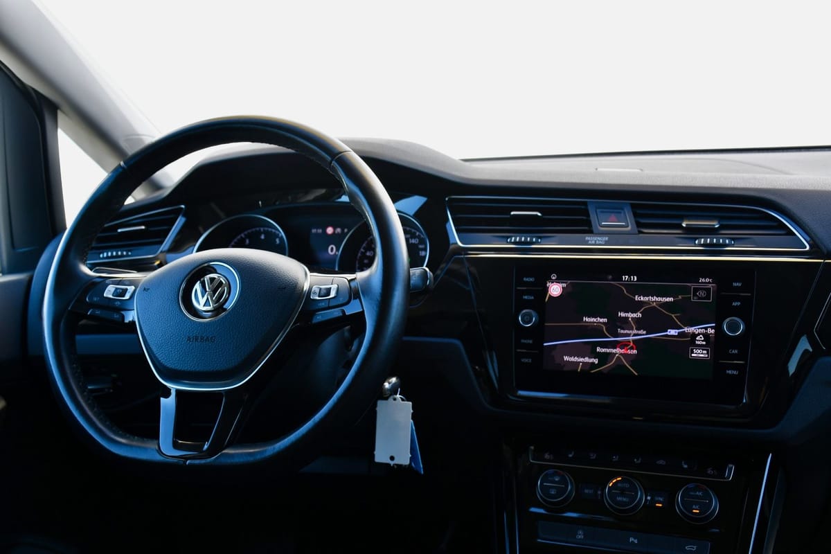 Volkswagen Touran Highline R-line AHK LED ACC Massage Kamer foto 13