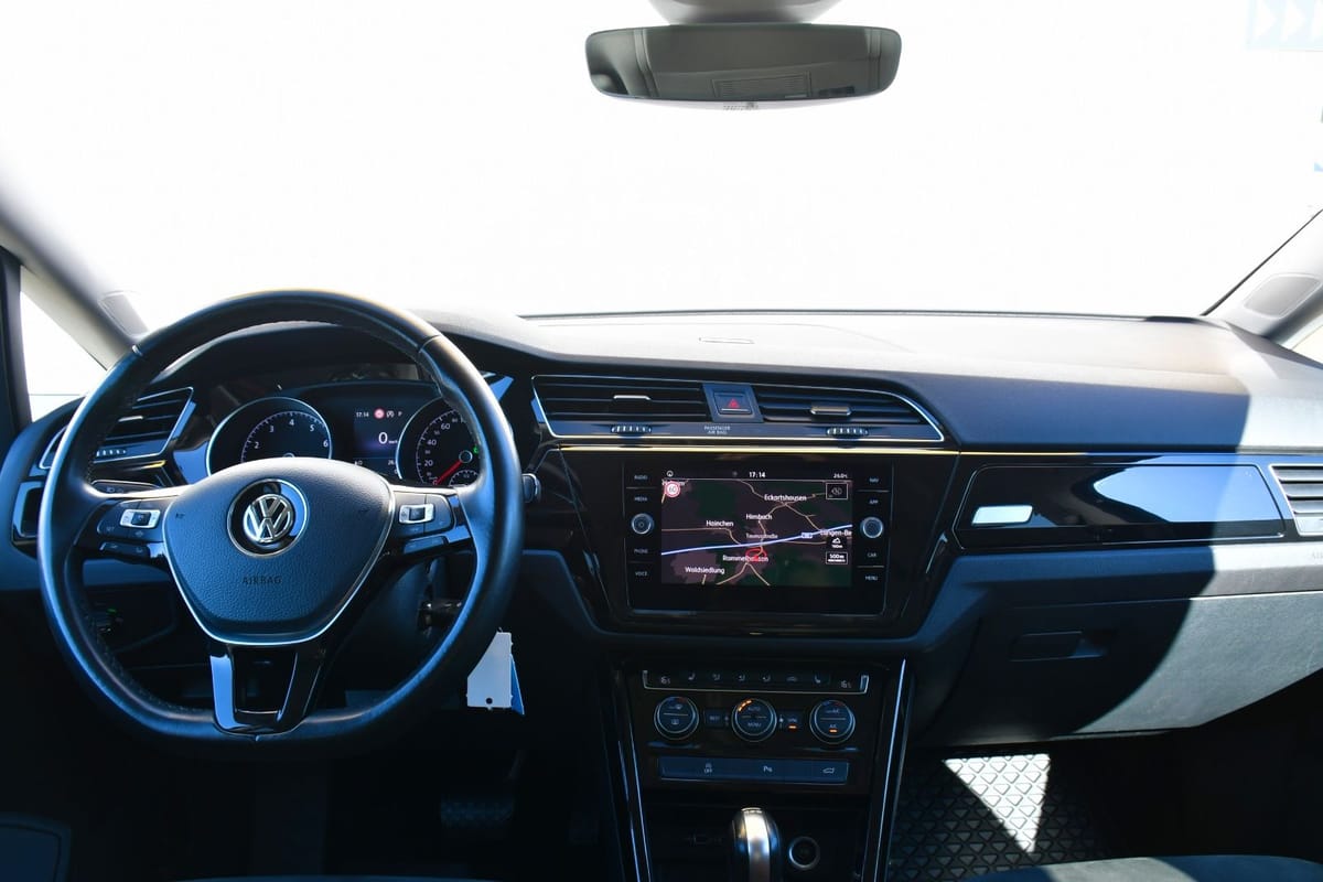 Volkswagen Touran Highline R-line AHK LED ACC Massage Kamer foto 15