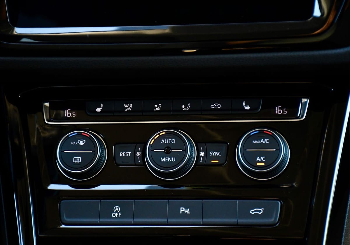 Volkswagen Touran Highline R-line AHK LED ACC Massage Kamer foto 20
