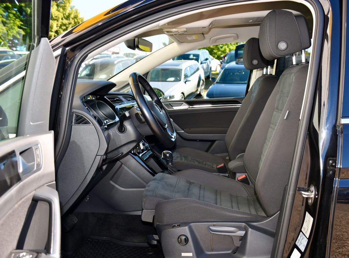 Volkswagen Touran Highline R-line AHK LED ACC Massage Kamer foto 22