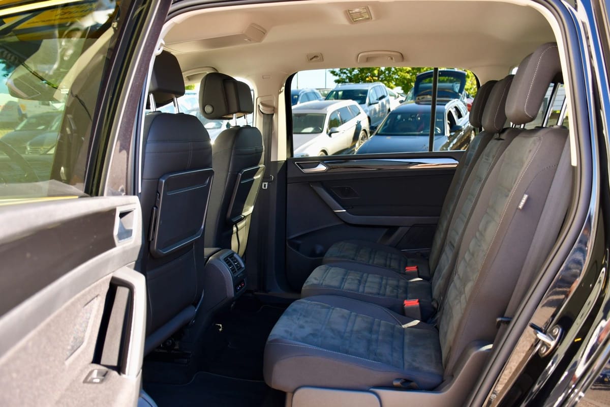 Volkswagen Touran Highline R-line AHK LED ACC Massage Kamer foto 25