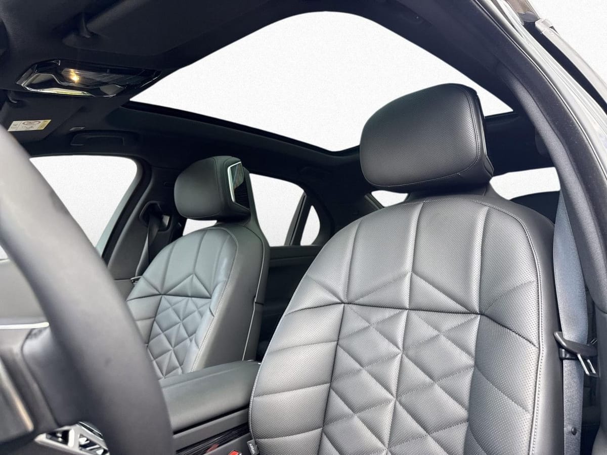 BMW 740d xDr M SPORT SkyL,AHK,StHz,HUD,PAPro,DAPro foto 19