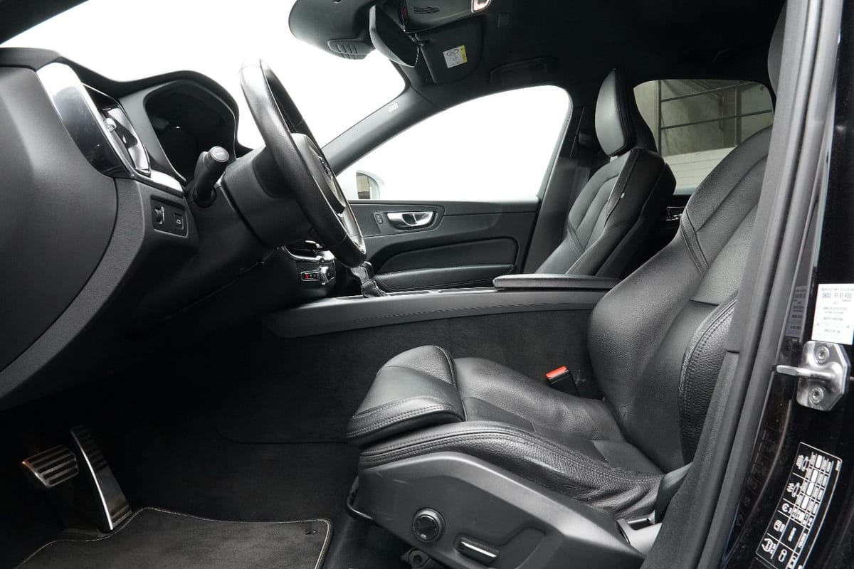 Volvo XC60 T5 R-Design 8G CarPlay Keyless PDC Tempomat foto 20