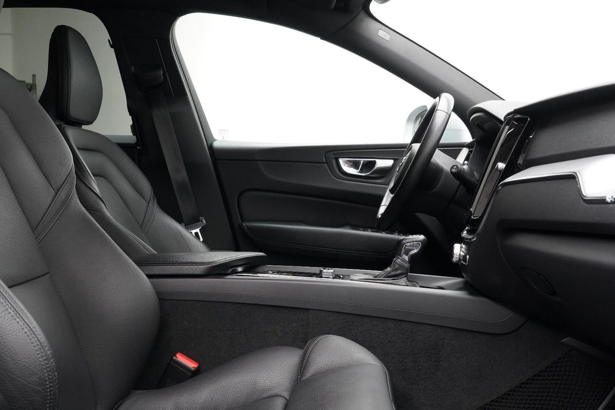 Volvo XC60 T5 R-Design 8G CarPlay Keyless PDC Tempomat foto 21