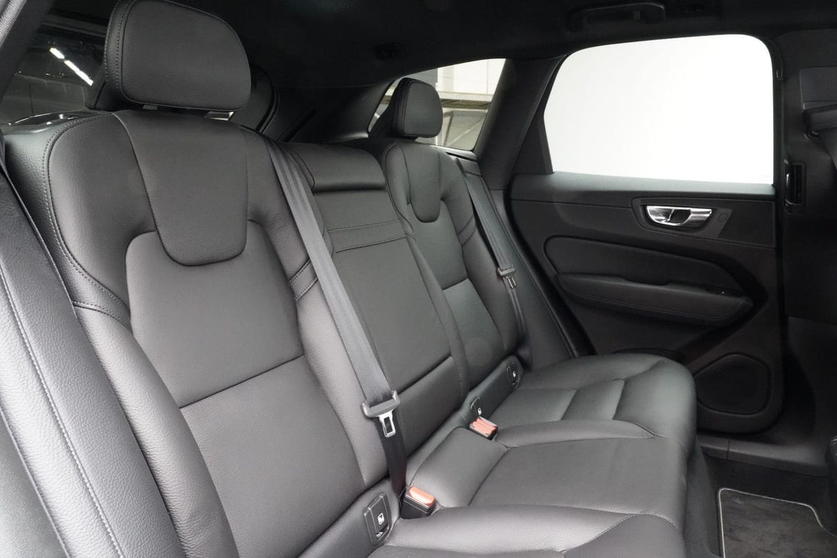 Volvo XC60 T5 R-Design 8G CarPlay Keyless PDC Tempomat foto 23