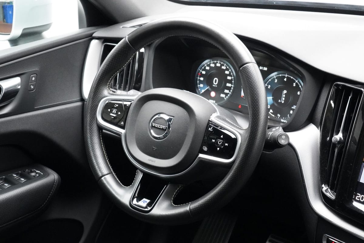 Volvo XC60 T5 R-Design 8G CarPlay Keyless PDC Tempomat foto 24