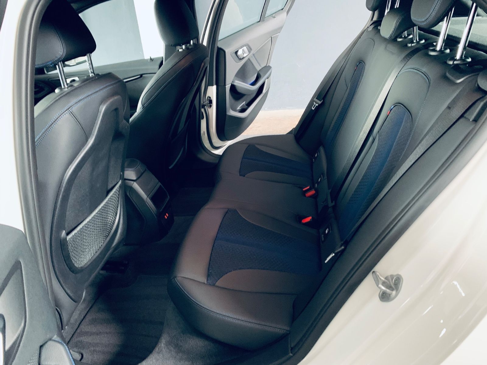 BMW 118D AUT. M Sport LED NAVI COCKPIT PROF foto 24