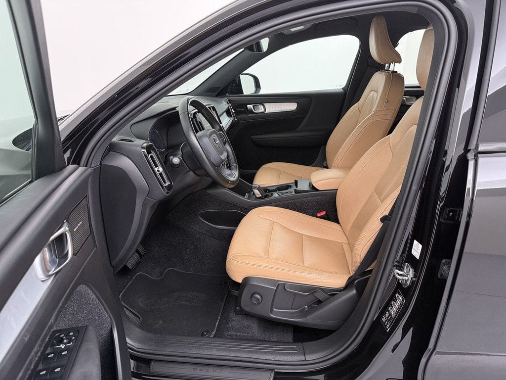 Volvo XC40 D4 AWD Momentum Pro Aut. Navi Kamera H K K foto 12
