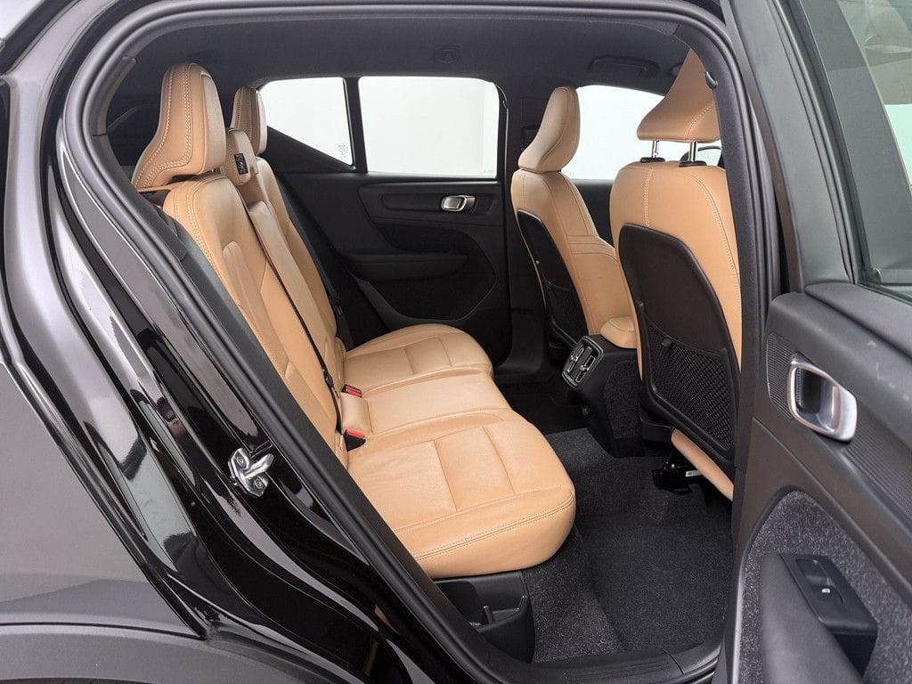 Volvo XC40 D4 AWD Momentum Pro Aut. Navi Kamera H K K foto 21