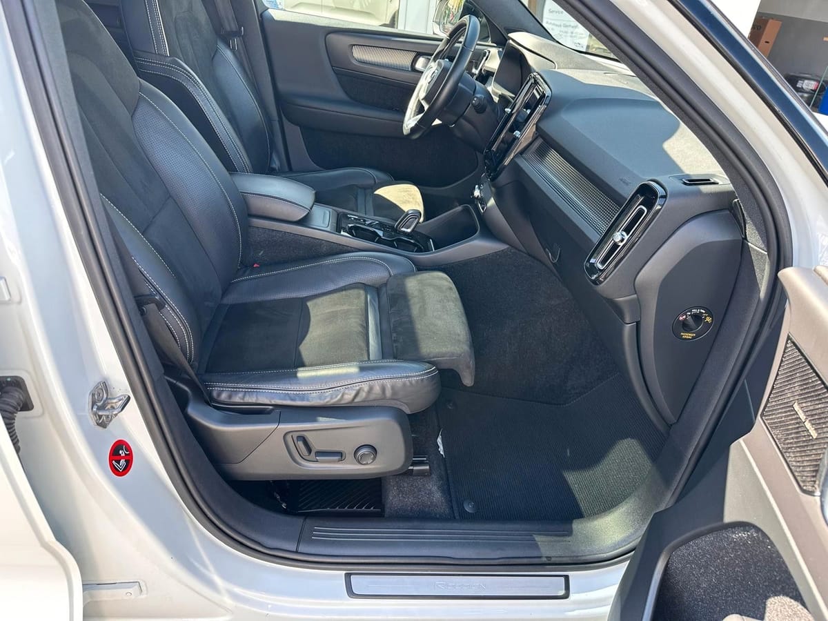 Volvo XC40 T5 AWD R Des. Pano Alcantara 20 ACC BLIS foto 17