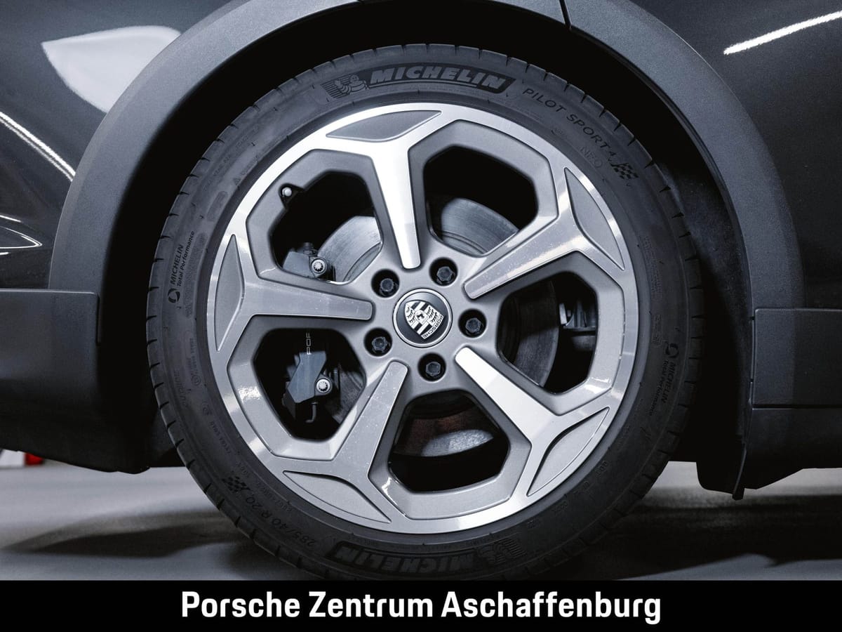 Porsche Taycan 4 Cross Turismo Offroad Design Paket foto 13
