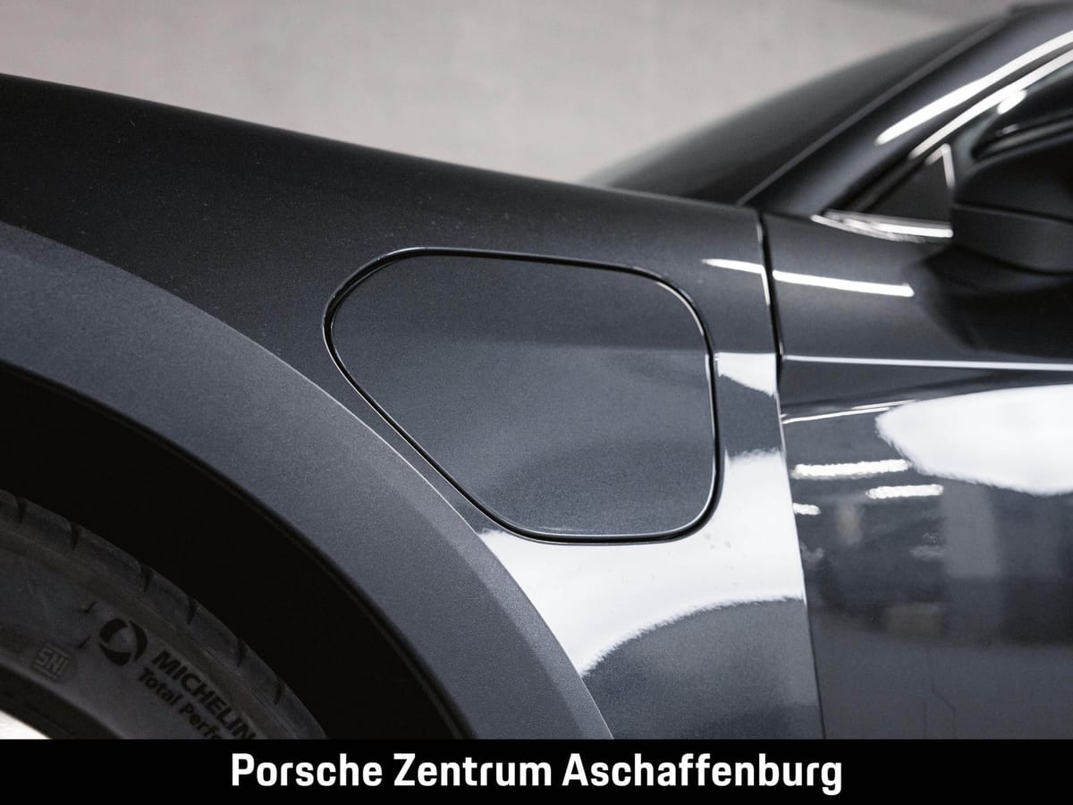 Porsche Taycan 4 Cross Turismo Offroad Design Paket foto 9