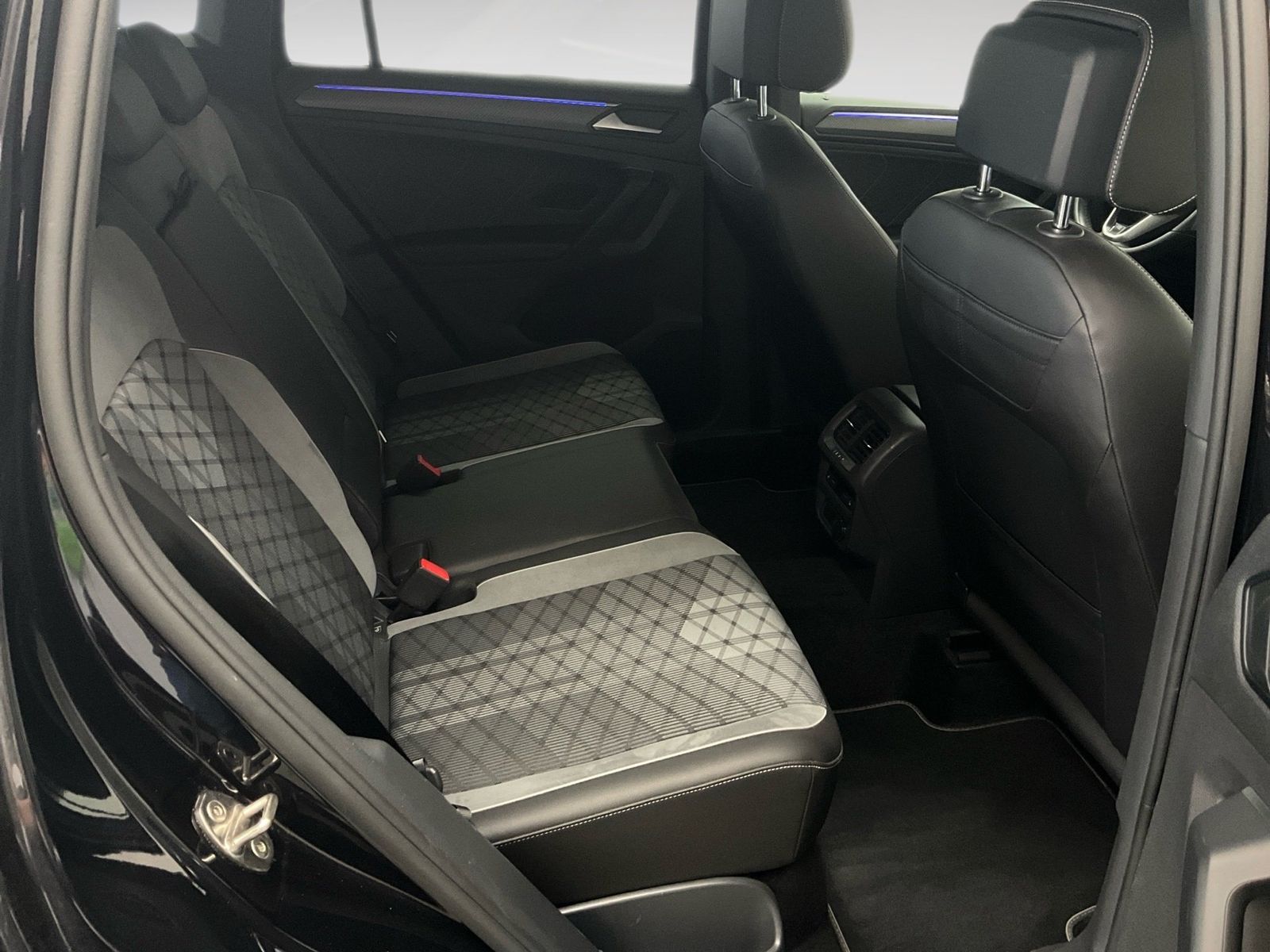 Volkswagen Tiguan BLACK STYLE R-LINE 2.0TDI 150PS DSG ACC.A foto 10