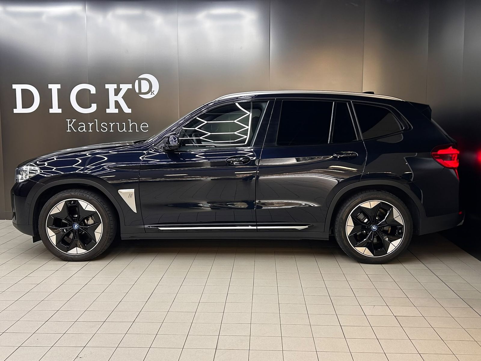 BMW iX3 Impressive PANO LEDER LED NAVI H&K HEAD AHK foto 5
