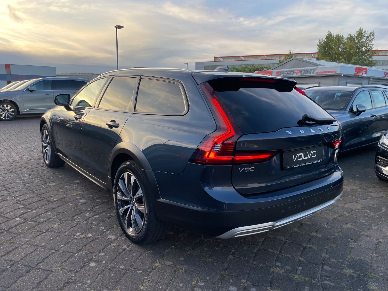 Volvo V90CC B5 AWD Plus BLIS PANO Harman Cam Leder foto 2