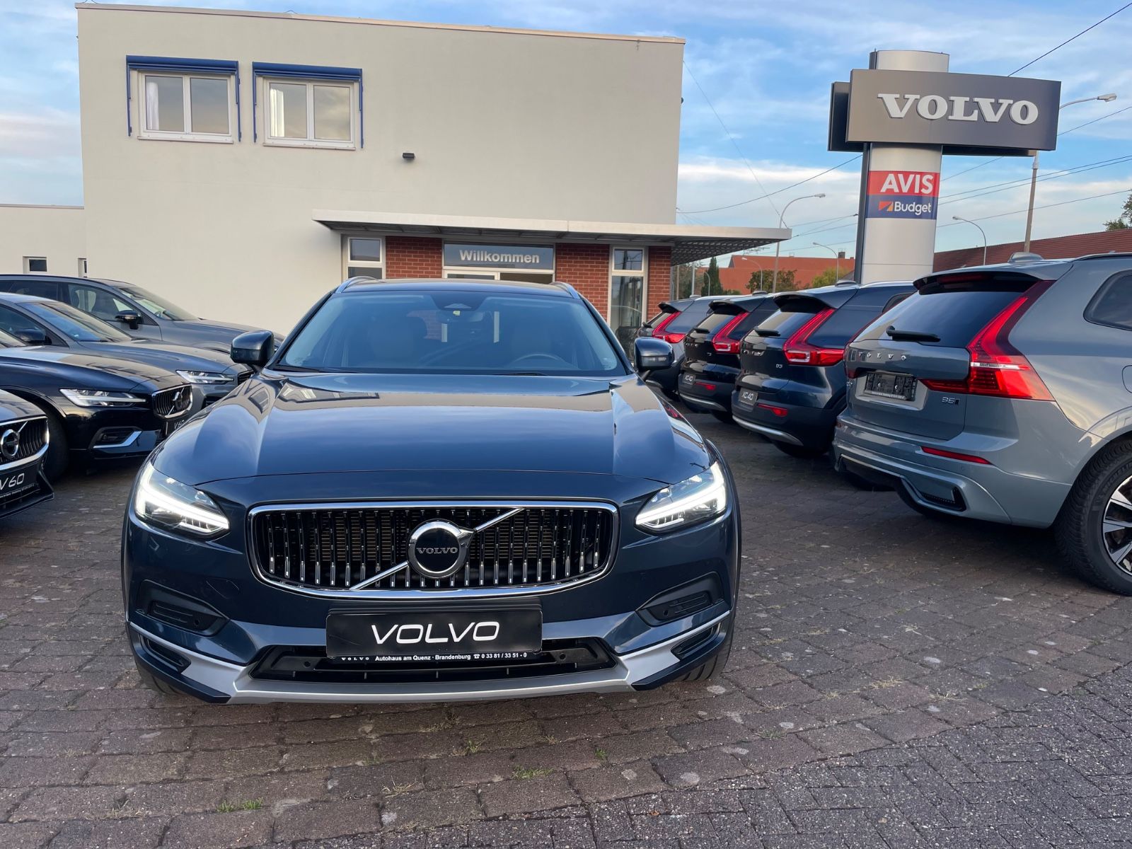 Volvo V90CC B5 AWD Plus BLIS PANO Harman Cam Leder foto 3