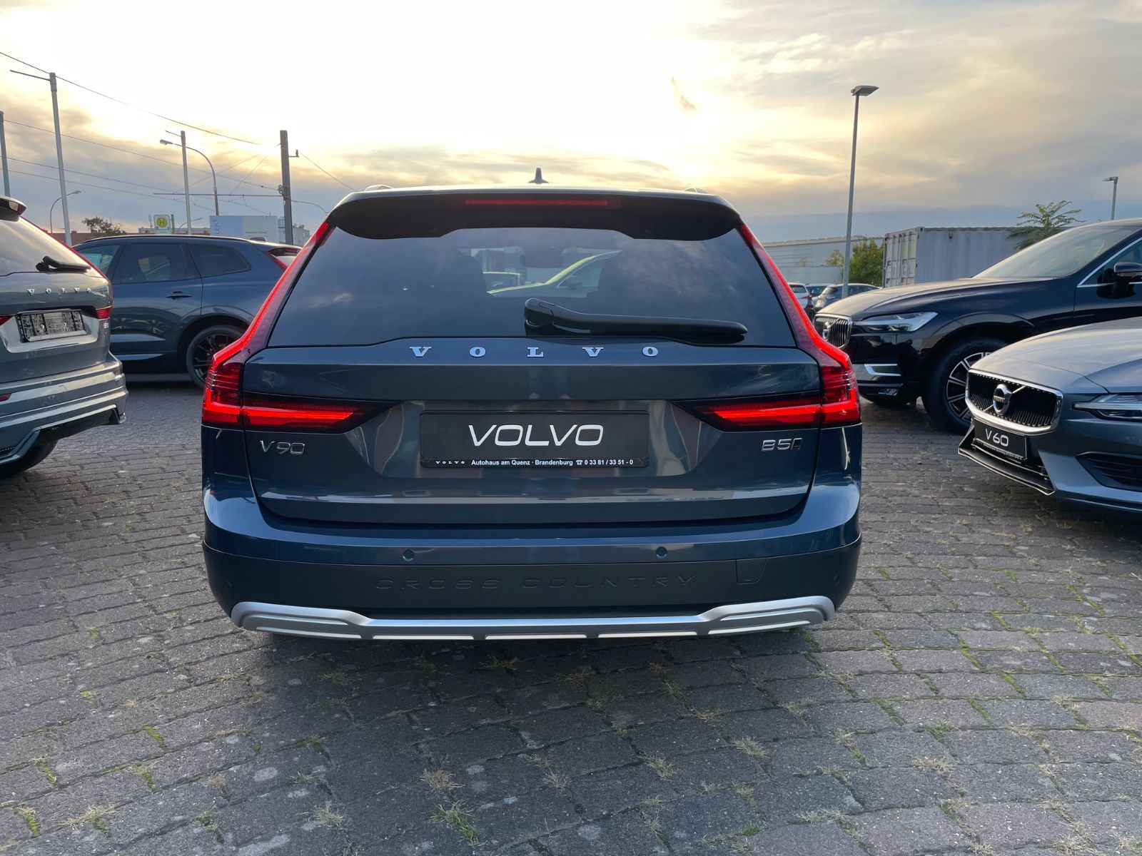 Volvo V90CC B5 AWD Plus BLIS PANO Harman Cam Leder foto 4